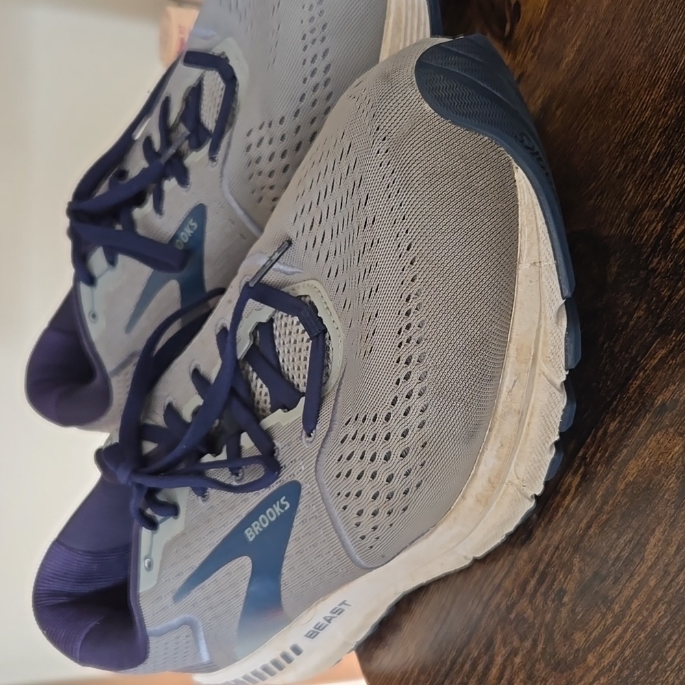 Brooks Men's Beast 20 Running Shoe